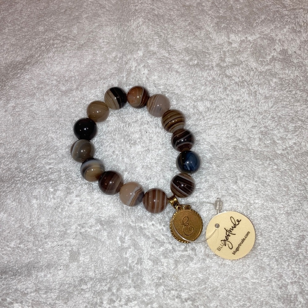 Natural beaded bracelet with gold clasp